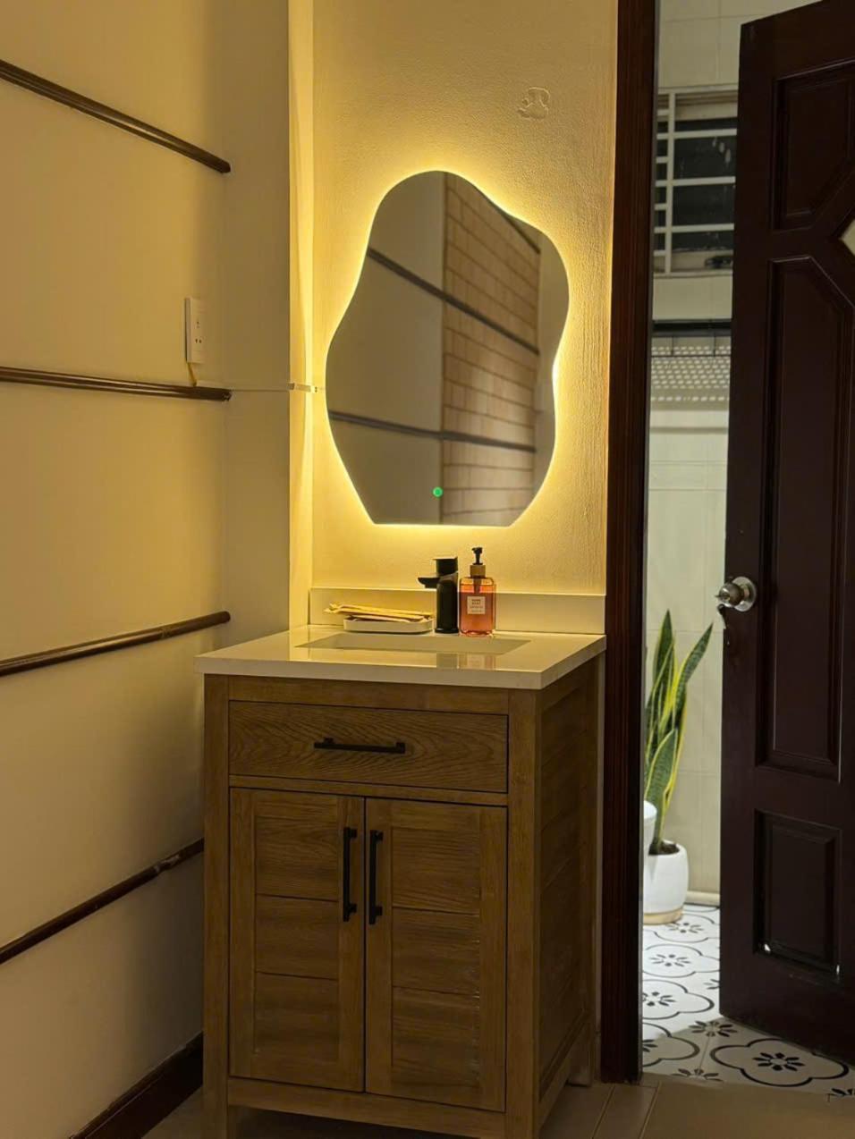 Kathome Saigon - Free Netflix, Near Bui Vien Walking Street Bed & Breakfast Ho Chi Minh City